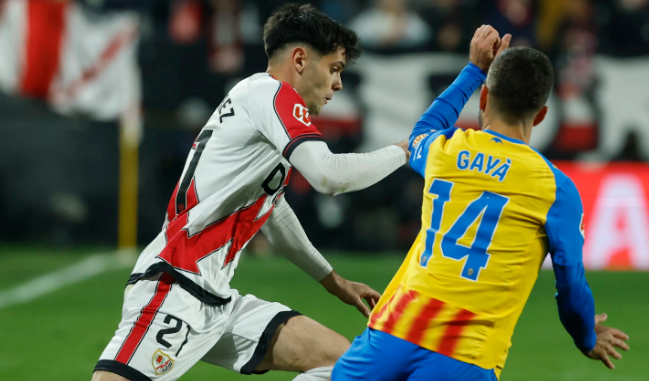 西甲保级战报：巴列卡诺1-0力克西班牙人，帕拉松一剑封喉，保级形势愈发胶着